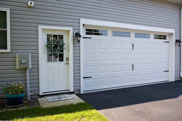 24/7 Emergency Garage Door Panel Replacement experts in Bismarck, MO
